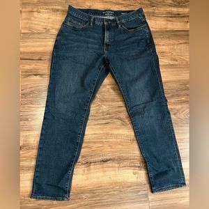 Banana Republic 32x30 Athletic Fit Travel Jean Mid Blue Wash Excellent
